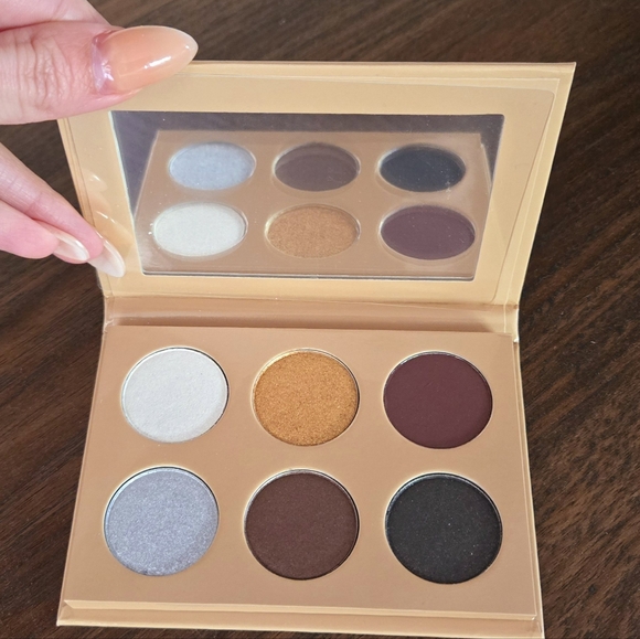 KKW Beauty Eyeshadow - Picture 5 of 6